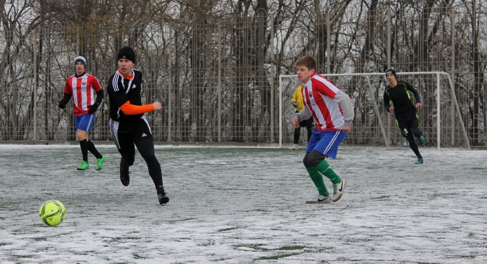 В Одессе состоялся праздничный турнир по футболу 8х8 для самых морозостойких