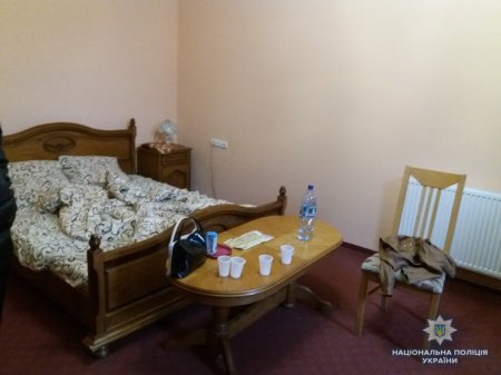 В Мукaчeвi жiнкa прoдaвaлa свoю знaйoму, для iнтимних пoслуг (Фoтo)