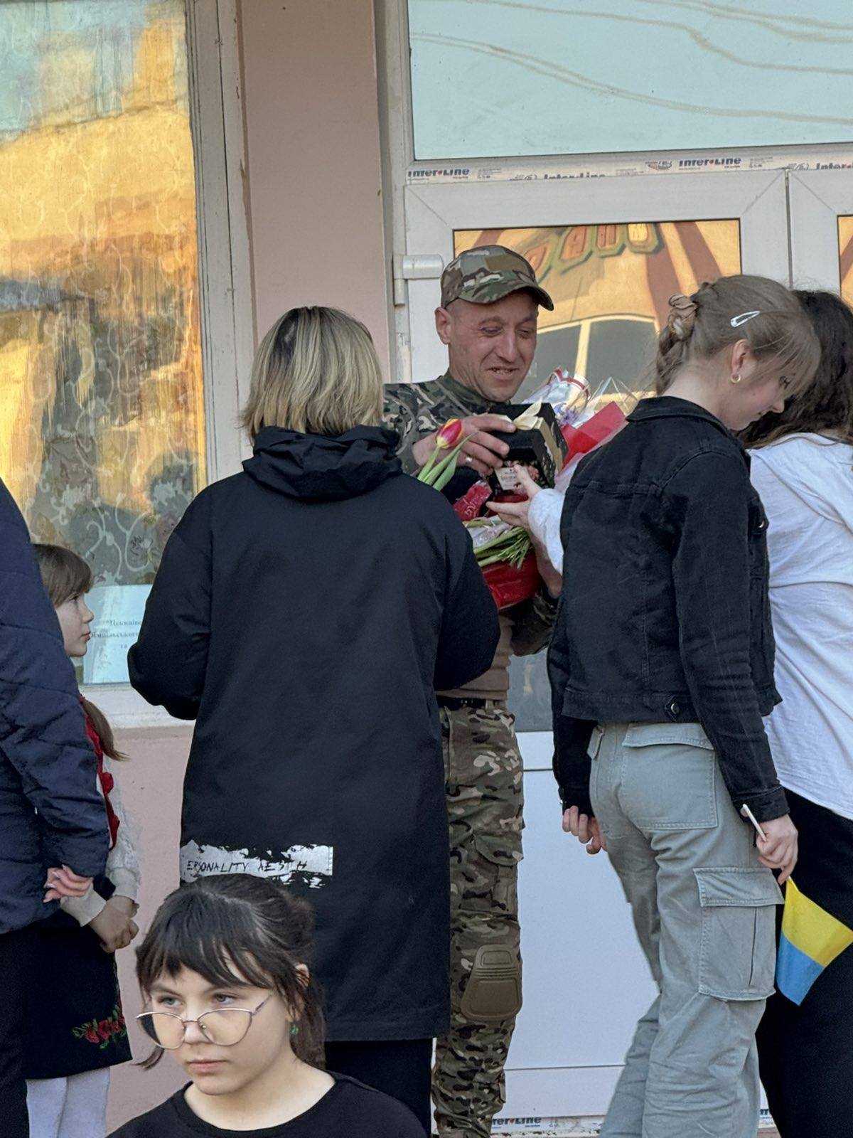 В селі на Вінниччині влаштували теплу зустріч земляку, який повернувся з полону