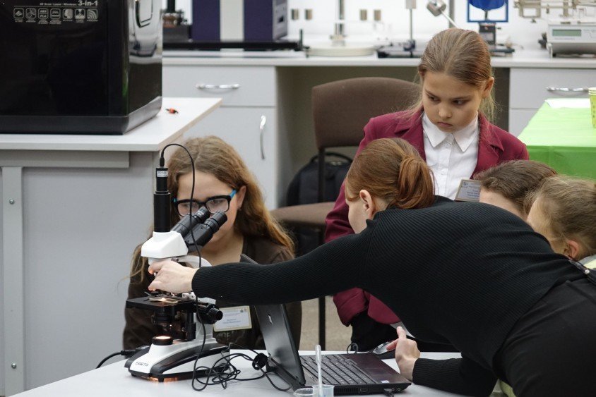 Школярка повернулась до України з бронзою, здобутою на фестивалі у Тунісі