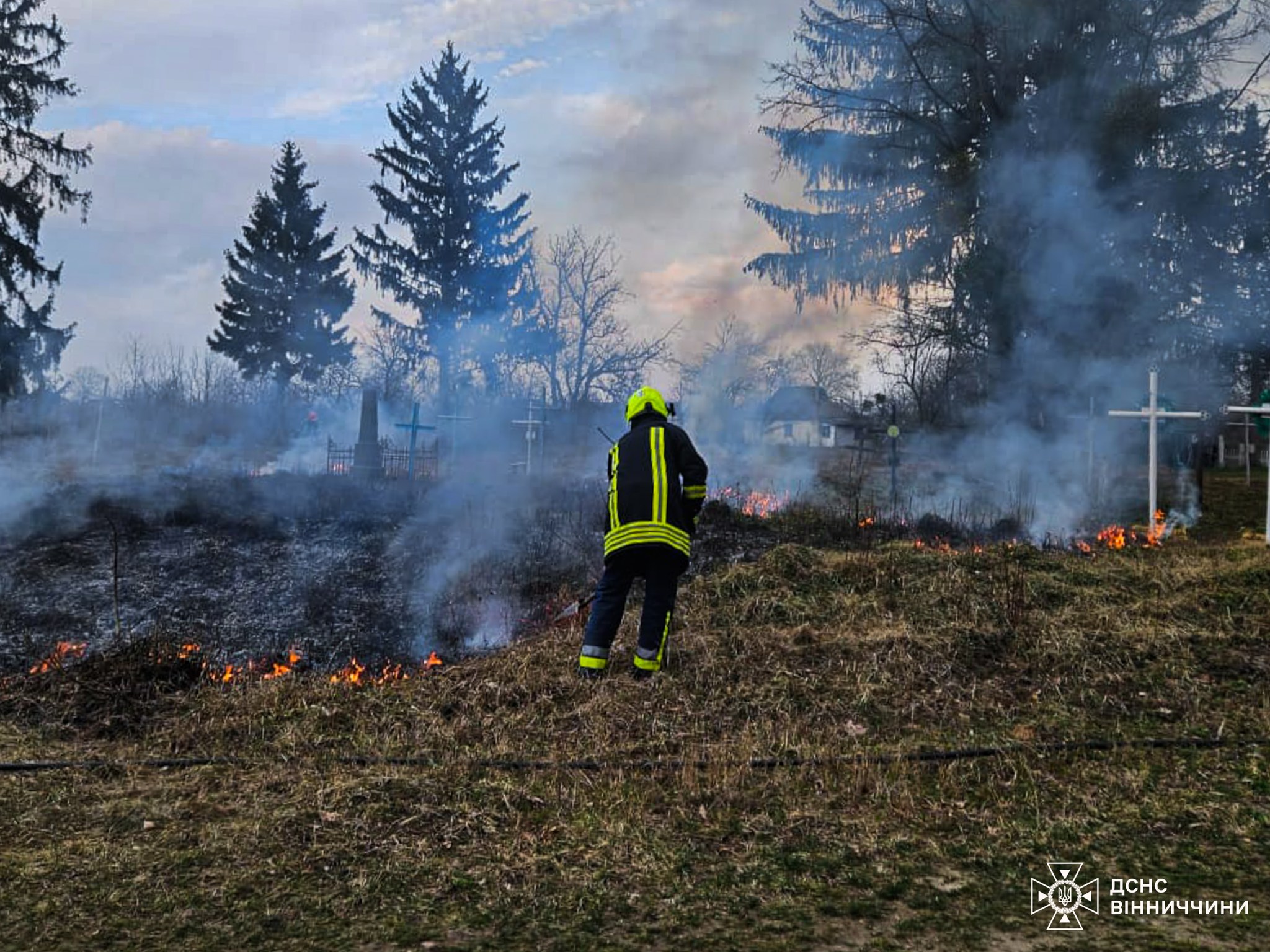 На Вінниччині літній чоловік постраждав під час пожежі