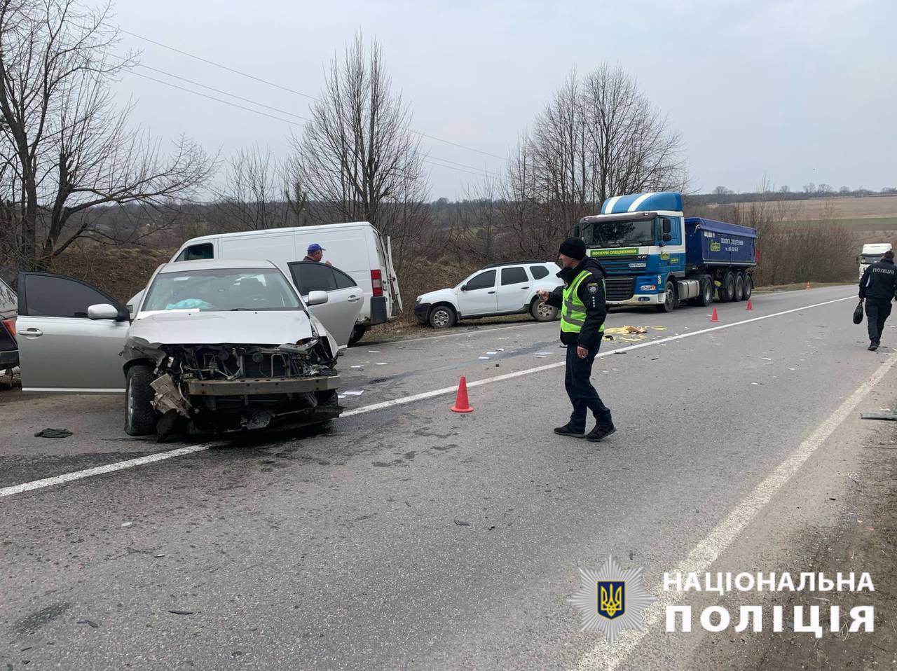 Чотири автівки, двоє постраждалих - на Вінниччині сталась масштабна автотроща (ФОТО)