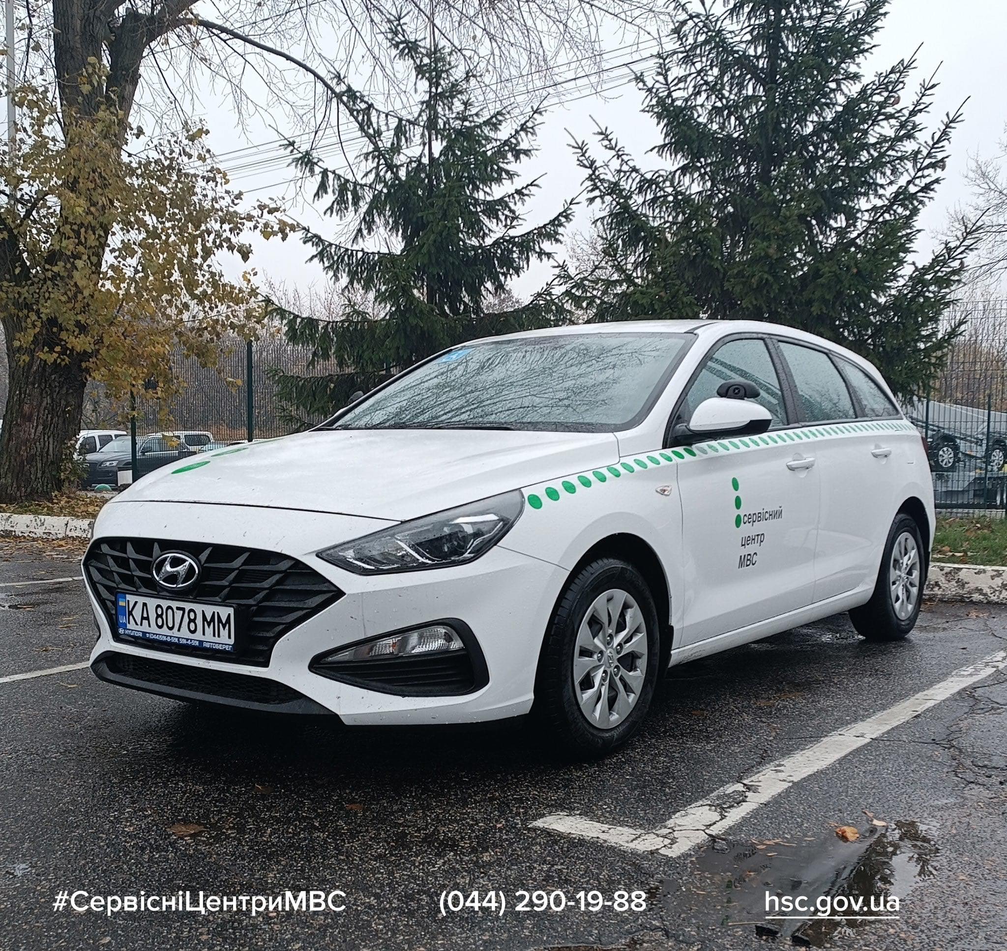 У Вінниці та Кропивницькому люди з інвалідністю можуть складати іспит на водійське посвідчення на спеціально обладнаних авто