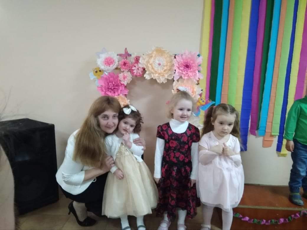 Велика любов до маленьких українців: як вчитель музики змінює Україну на краще?
