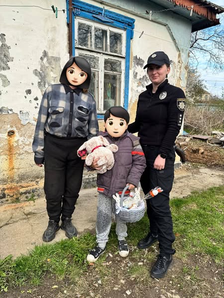 Розповіли про Великдень та зробили подарунок - правоохоронці завітали до родини з Вінниччини 