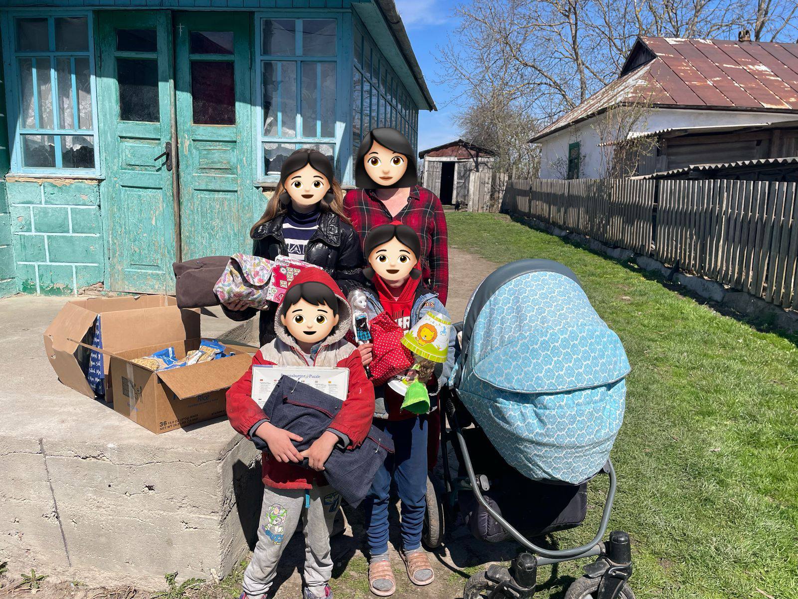 Нa Вінниччині дітям з багатодітної родини зробили подарунки