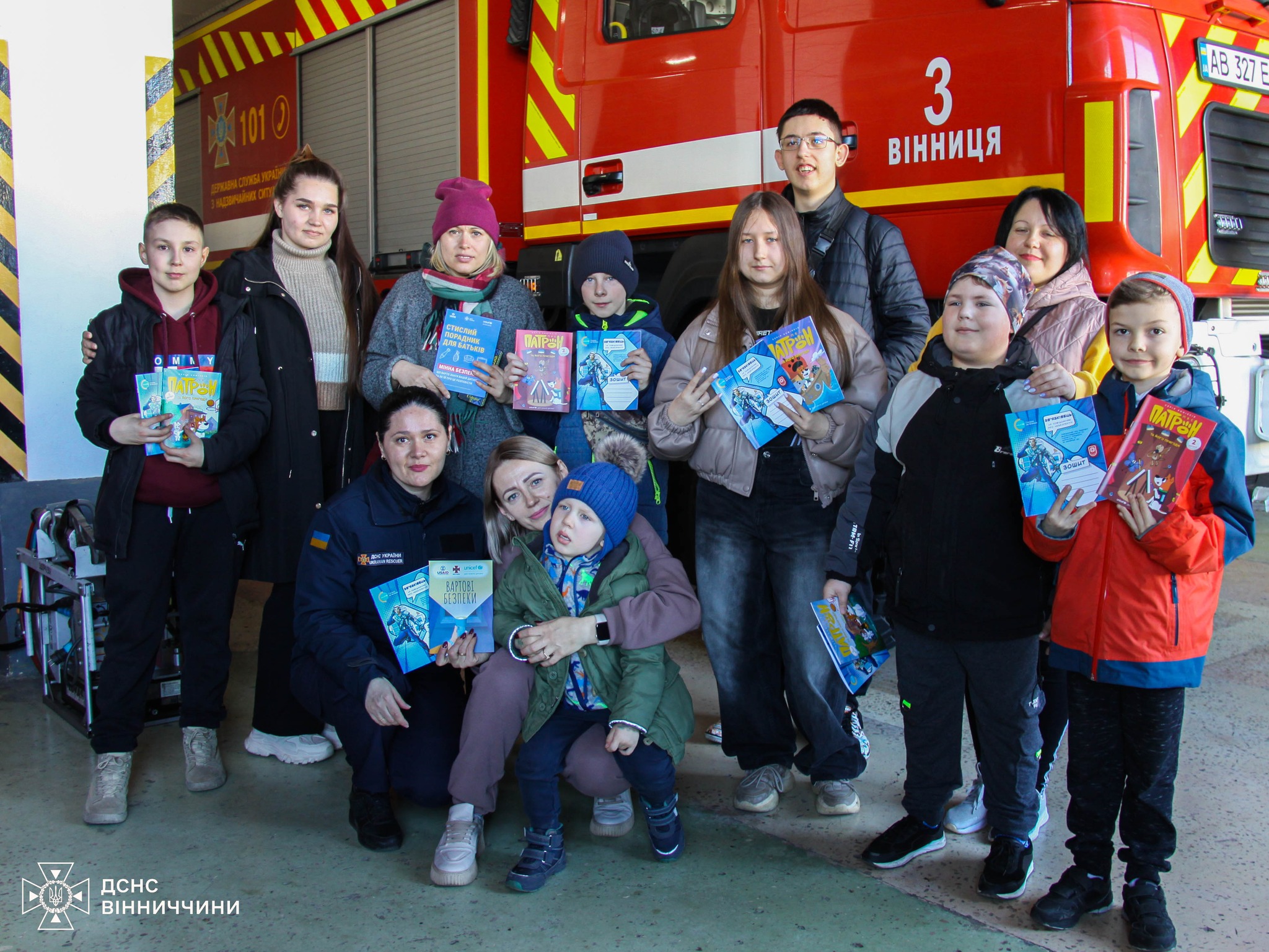 Маленькі герої у гостях у рятувальників: діти з «ЯМаріуполь» відкривали світ безпеки у Вінниці