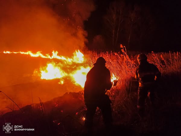На Вінниччині на Великдень працювали пожежники та їхні добровільні помічники