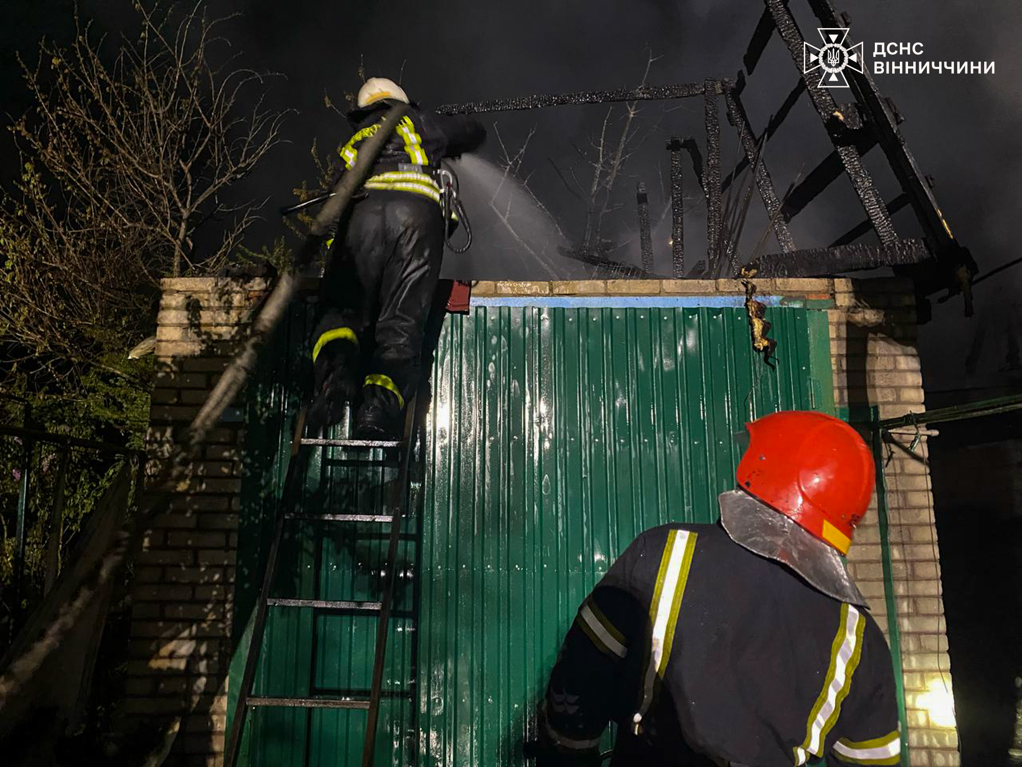 У Вінниці сталася пожежа в гаражному кооперативі