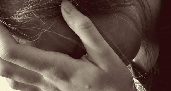 У Києві в парку знайшли голу і побиту жінку