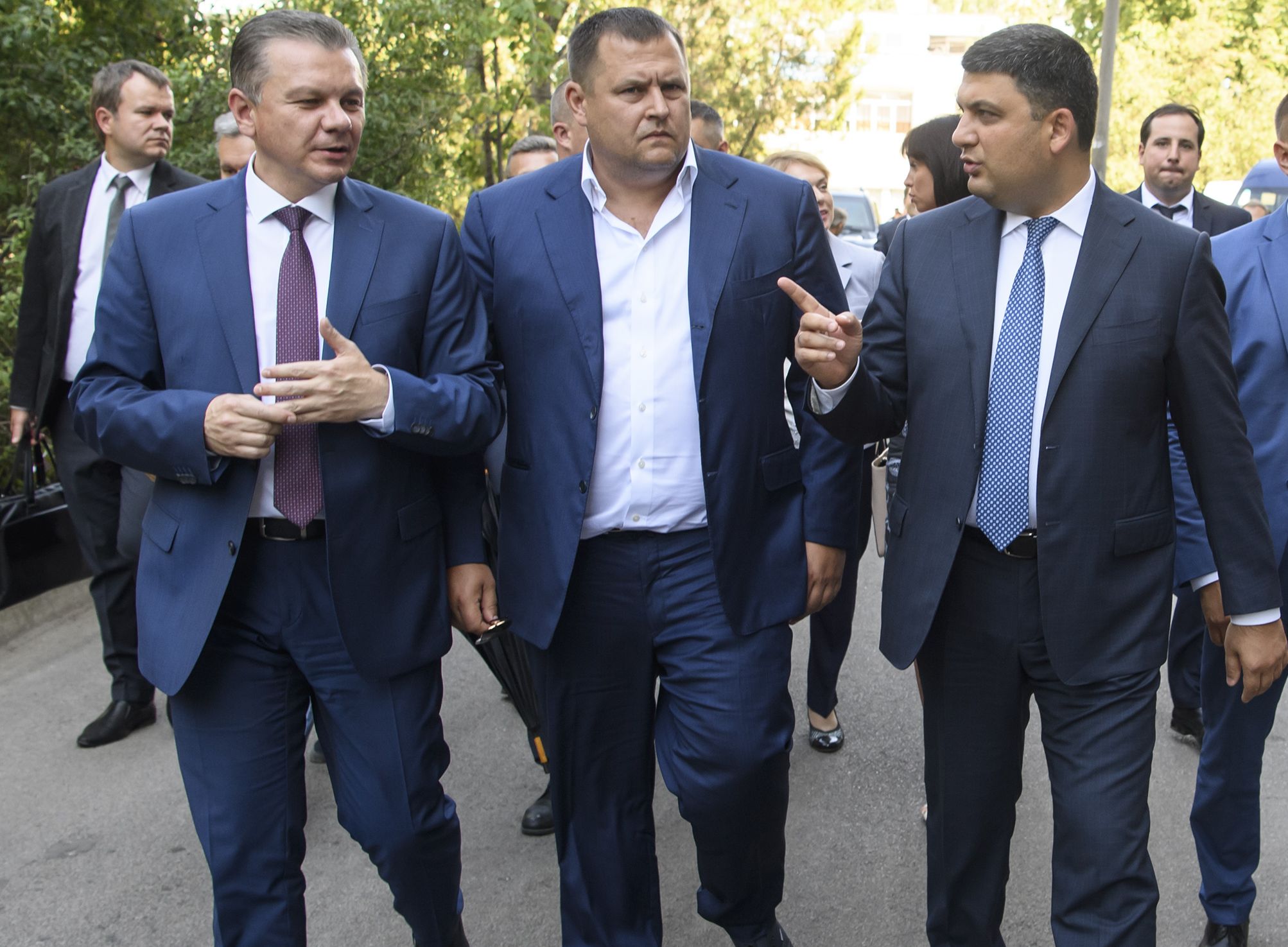 Вінницький мер у Дніпрі оглянув унікальні тролейбуси з автономним ходом