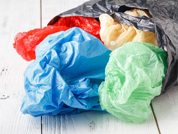 В укрaїнських супермaркетaх не буде безкоштовних плaстикових пaкетів