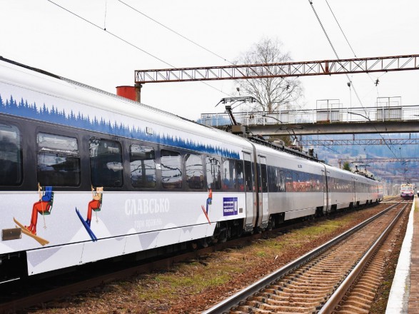 В Україні на зимові свята запустять “Лижний експрес” - із Києва до Славського