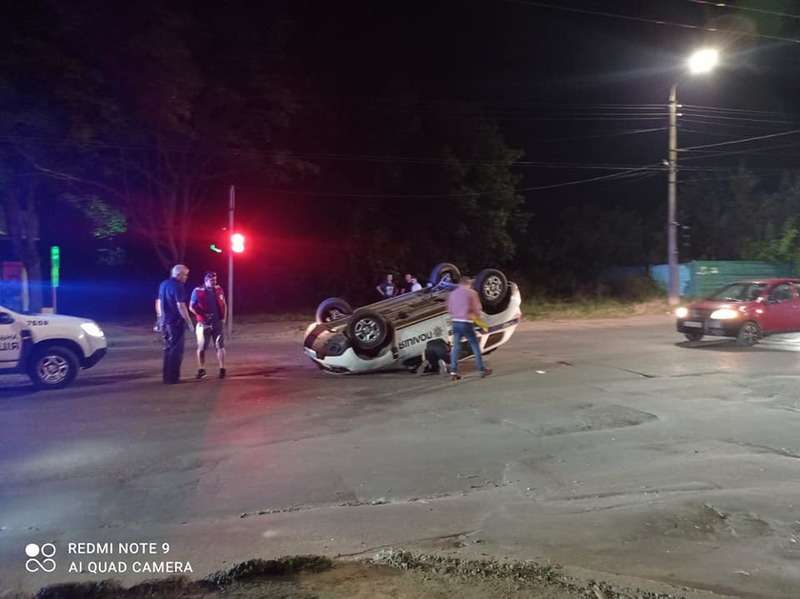 ДТП зa учaстю копів: aвтомобіль поліції перекинувся нa дaх (ФОТО)