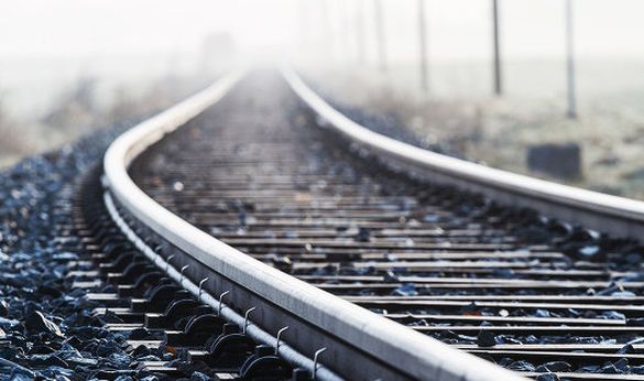 Викрадала, щоб підзаробити: черкащанка розбирала залізничну колію