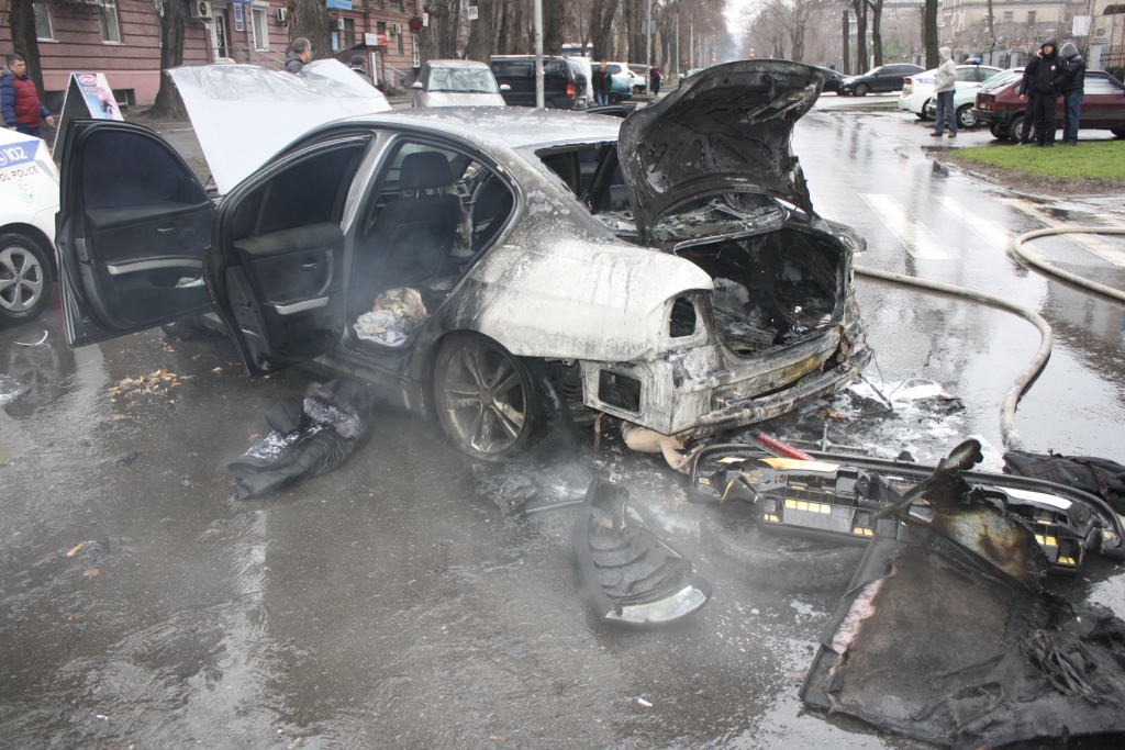 Жахлива ДТП: після зіткнення уламки автомобілів розлетілися в різні сторони (Фото)