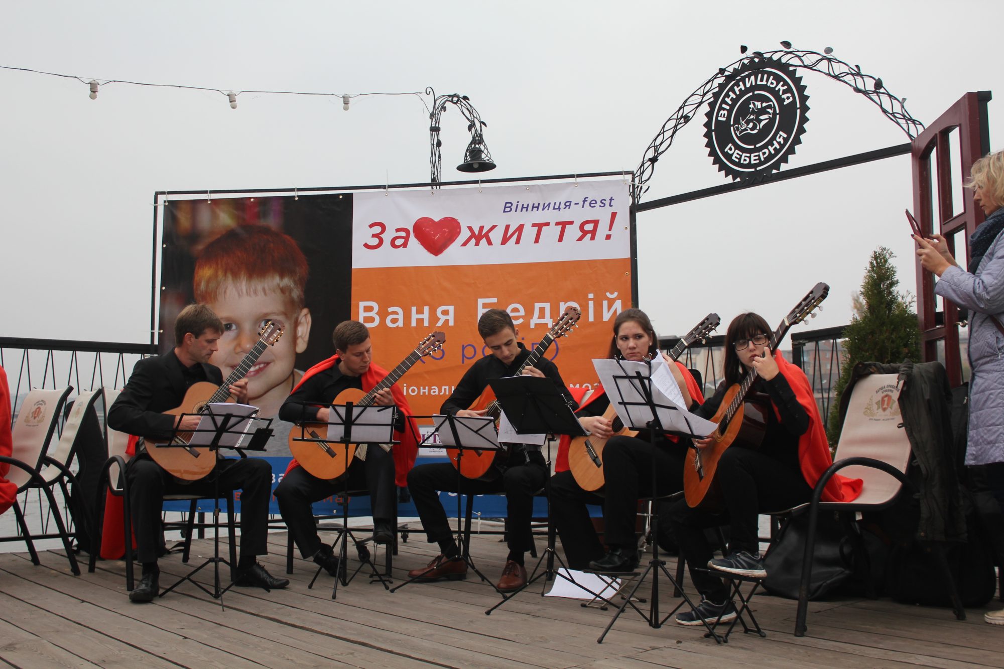 Вінничани танцювали за мрію хворого хлопчика