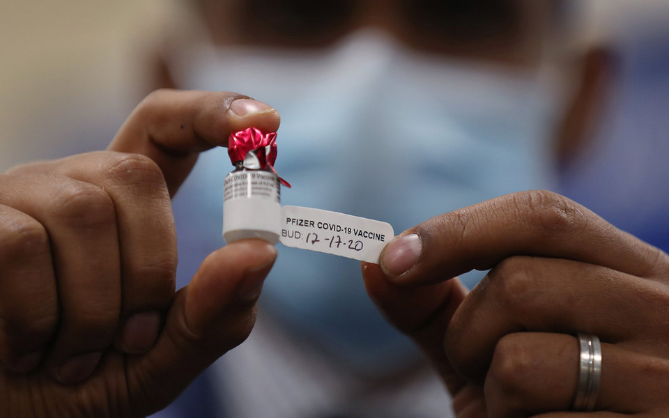 Вакцина від коронавірусу Pfizer перша в світі отримала дозвіл ВООЗ