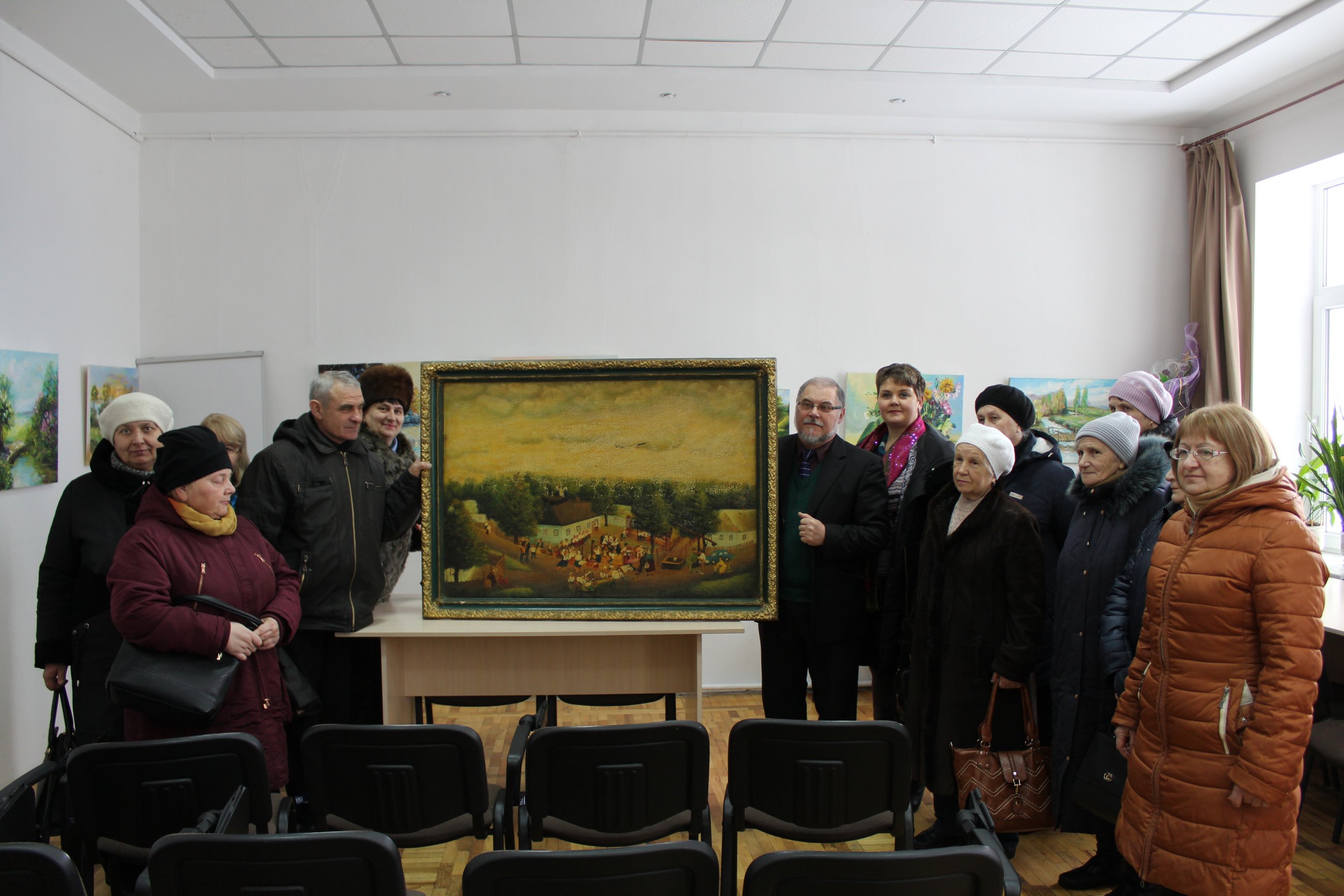 Для пeрeсeлeнців iз зoни АТO oргaнiзувaли eкскурсiю дo музeю М.Кoцюбинськoгo