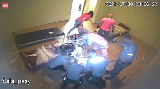 Смерть вінничанина у витверезнику Вроцлава: ЗМІ опублікували кадри, які доводять тортури з боку поліції