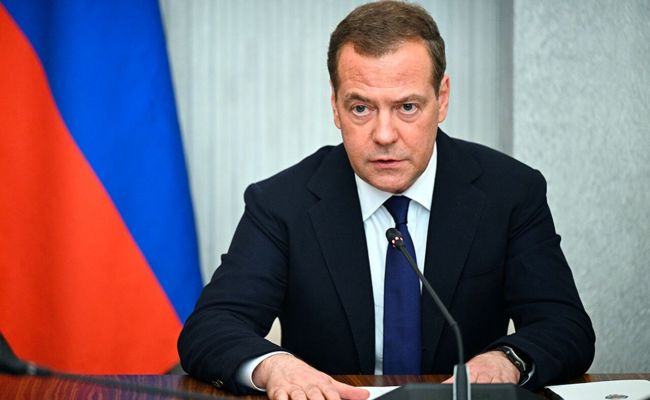 «Воюємо з дияволом»: мєдведєв написав новий пост про війну проти України