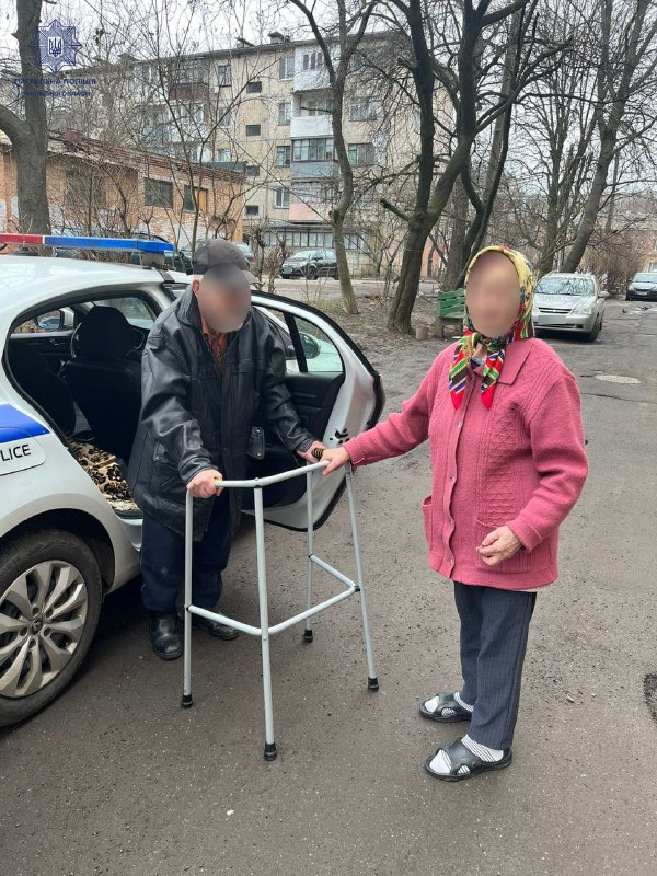 Вінницькі пaтрульні допомогли літньому чоловіку 