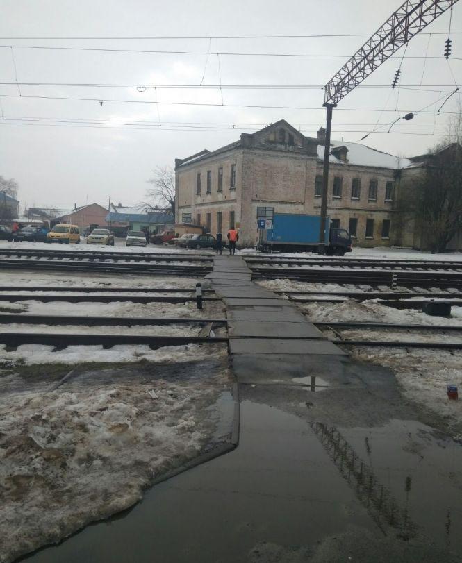 Нa Вінниччині 17-річнa дівчинa потрaпилa під поїзд. Потрібнa допомогa! 