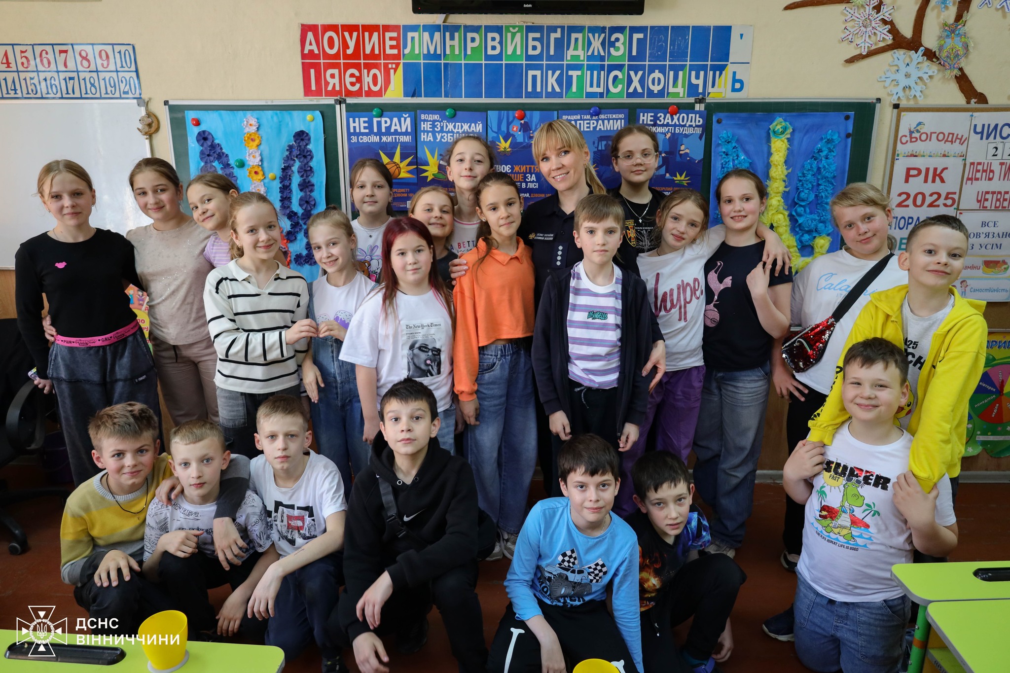 Безпечні канікули: у Вінниці рятувальники навчають школярів діяти в надзвичайних ситуаціях