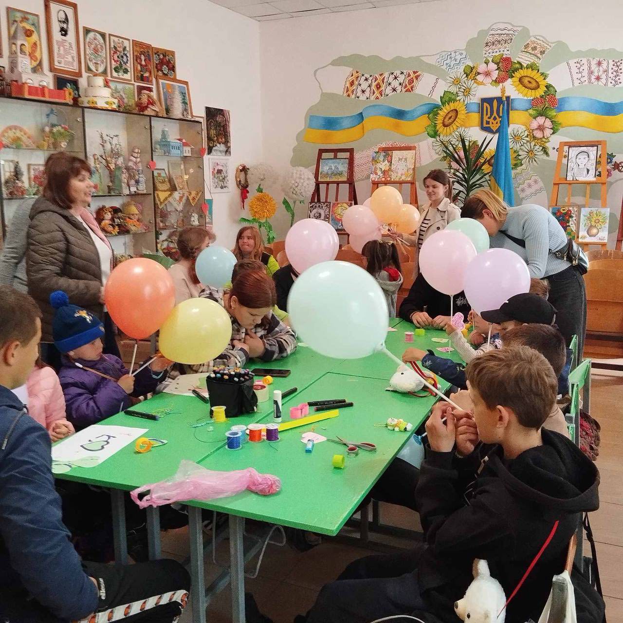 «Чарівний оберіг»: у Жмеринці провели майстер-клас для дітей, які потребують тепла