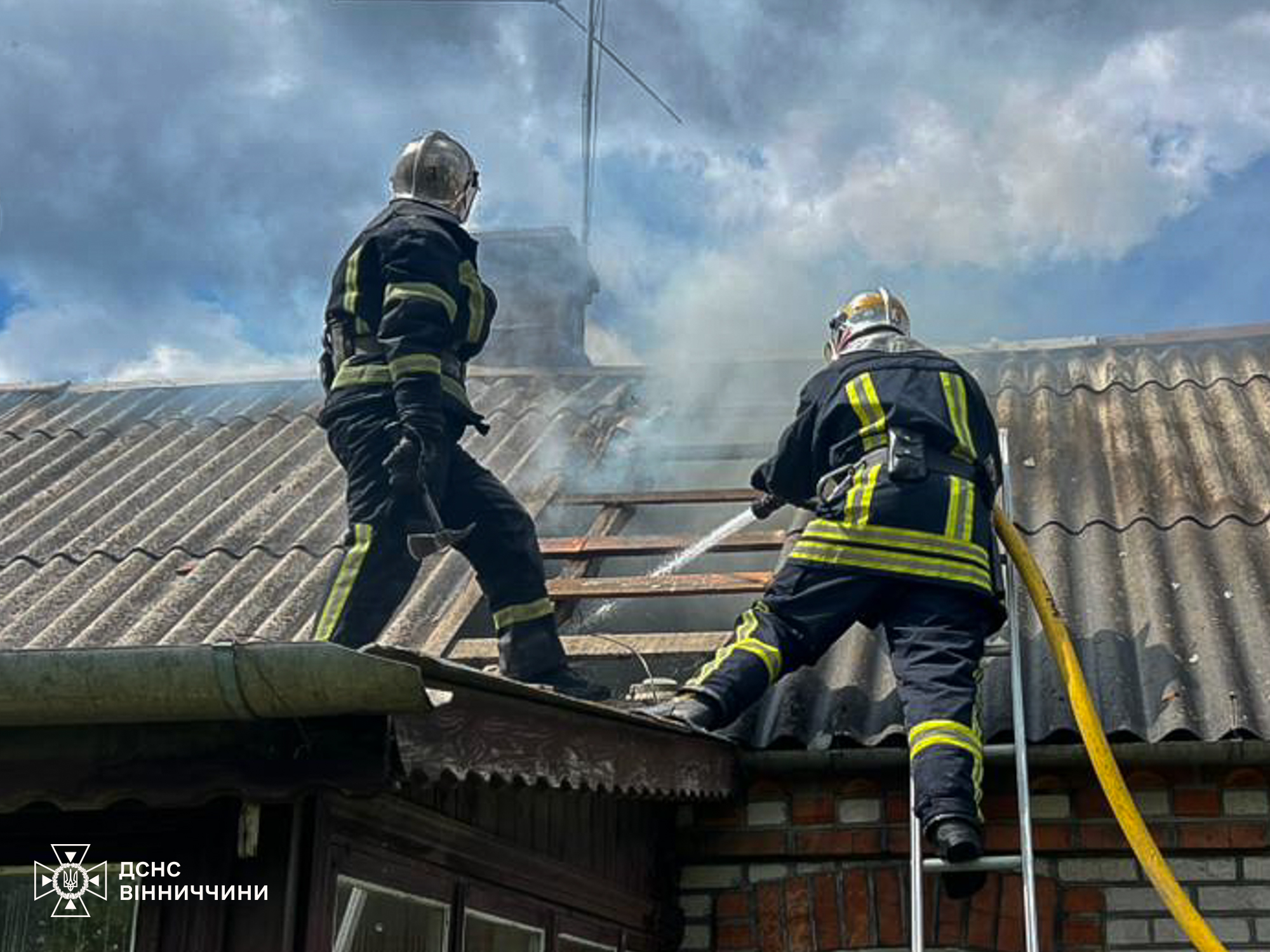 У Вінниці зaгорівся будинок нa Стaрому місті (ФОТО)