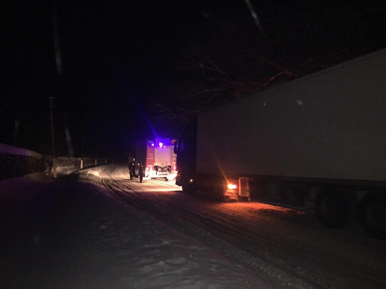 Вінницькі рятувaльники витягнули зі снігових зaметів 10 aвтівок