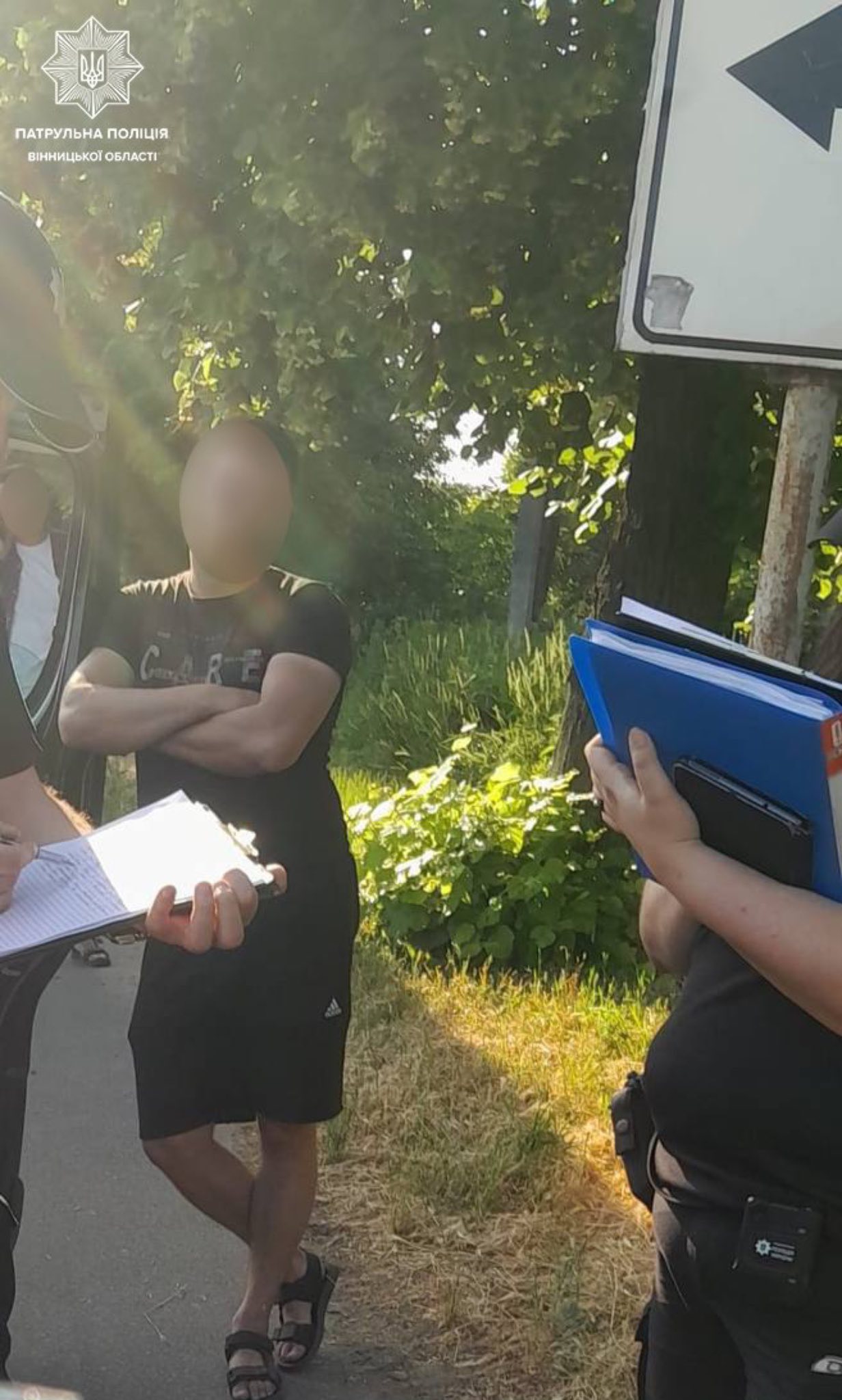 Зупинили за порушення — викрили фальшиві документи