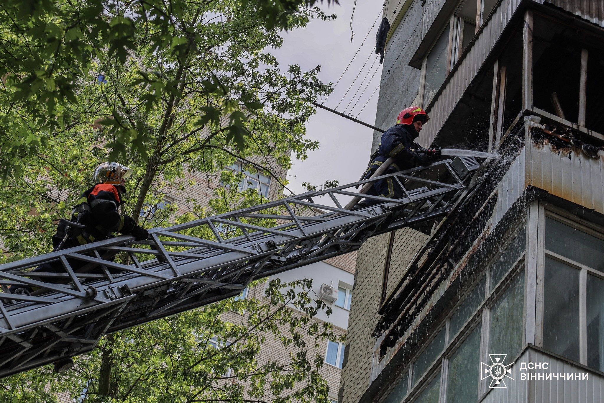 У Вінниці пожежа на балконі ледь не призвела до трагедії: бабуся з онучками врятовані