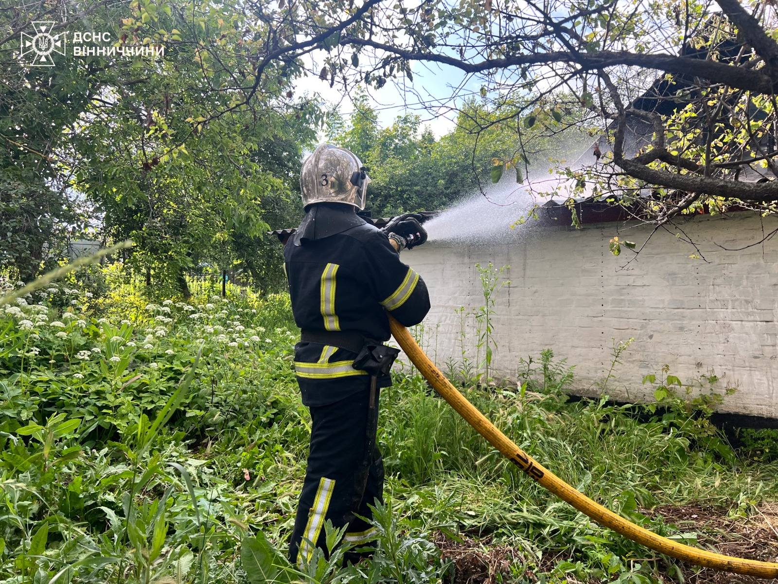 Дитячі ігри з вогнем спричинили пожежу у житловому будинку у Вінниці