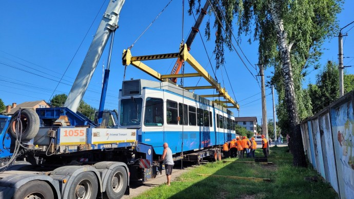 Вінниця поповнила трамвайний парк: ще один TRAM 2000 прибув зі Швейцарії
