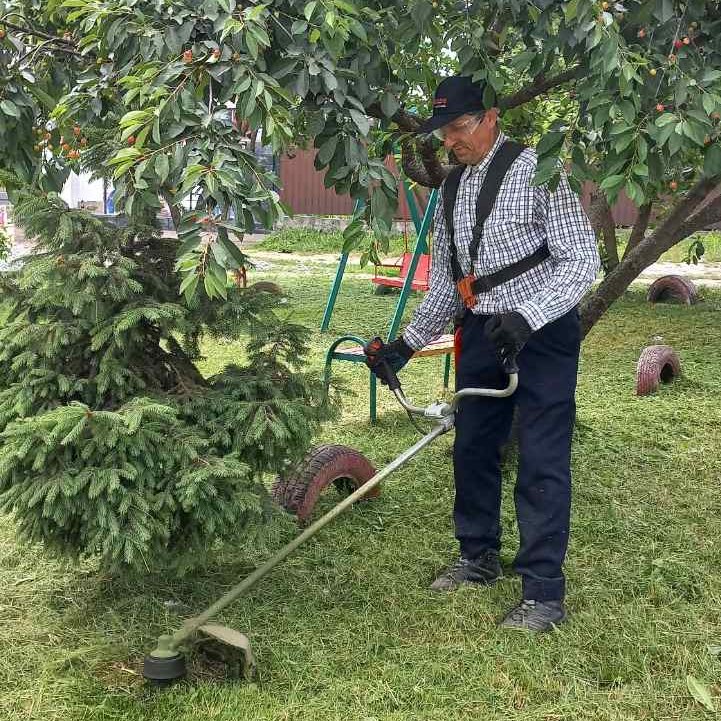 У Вінниці косарі впорядковують приватний сектор: понад 80 тисяч м² вже обкошено