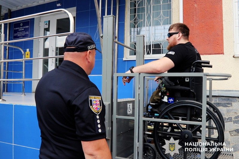 На Вінниччині ветеран штурмової бригади «Лють» перевірив доступність поліцейського відділку