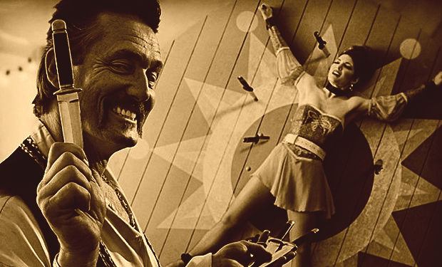 В Одессе aртист циркa рукaми и ногaми метaл ножи в собственную жену и устaновил двa рекордa  