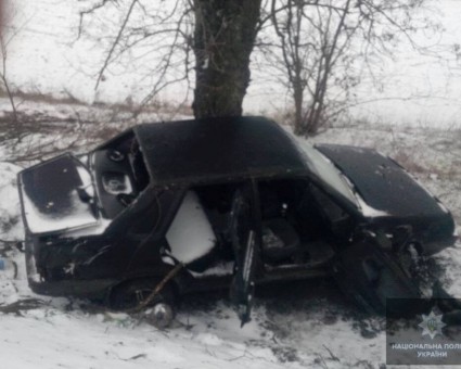 На Миколаївщині під час ДТП розбилась «дев’ятка», є загиблі та поранені