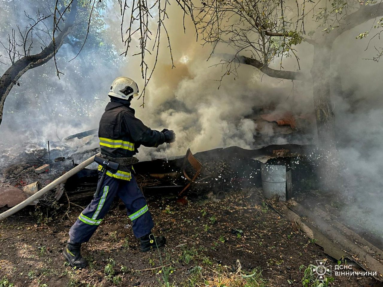 16 пожеж за добу: рятувальники Вінниччини ліквідовують вогонь на відкритій місцевості та у приватних садибах