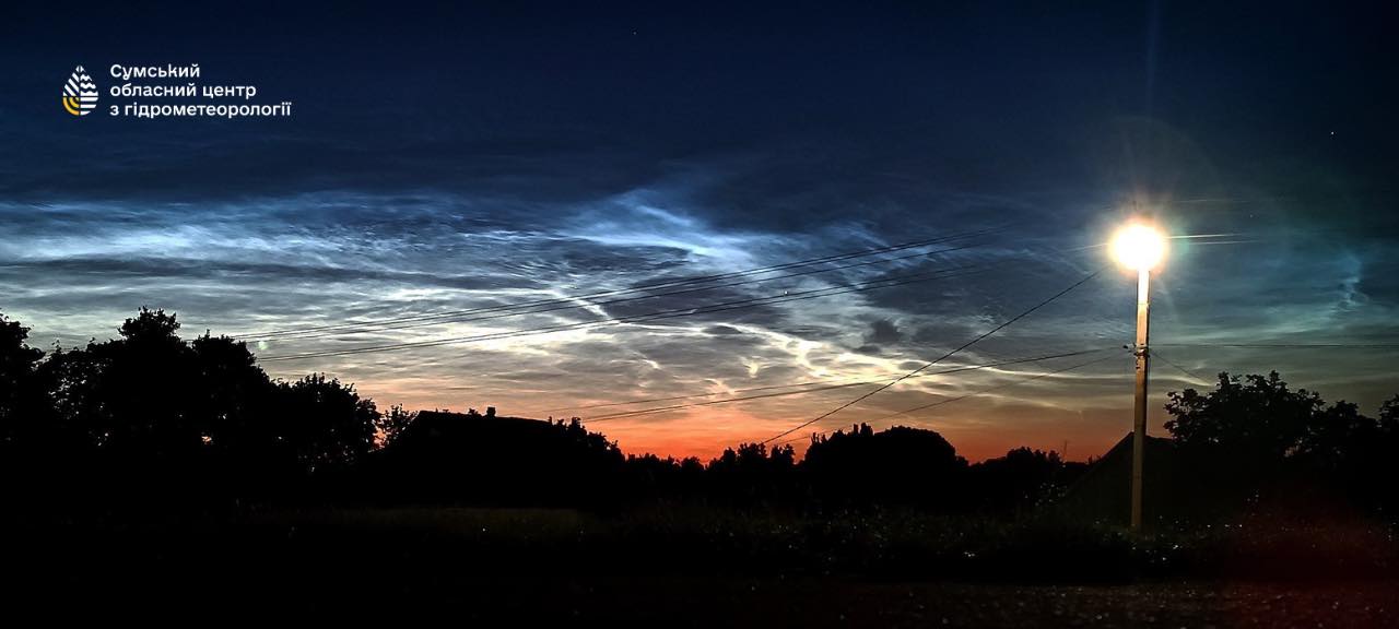 В Україні зафіксували рідкісне природне явище – сріблясті хмари(ФОТО)