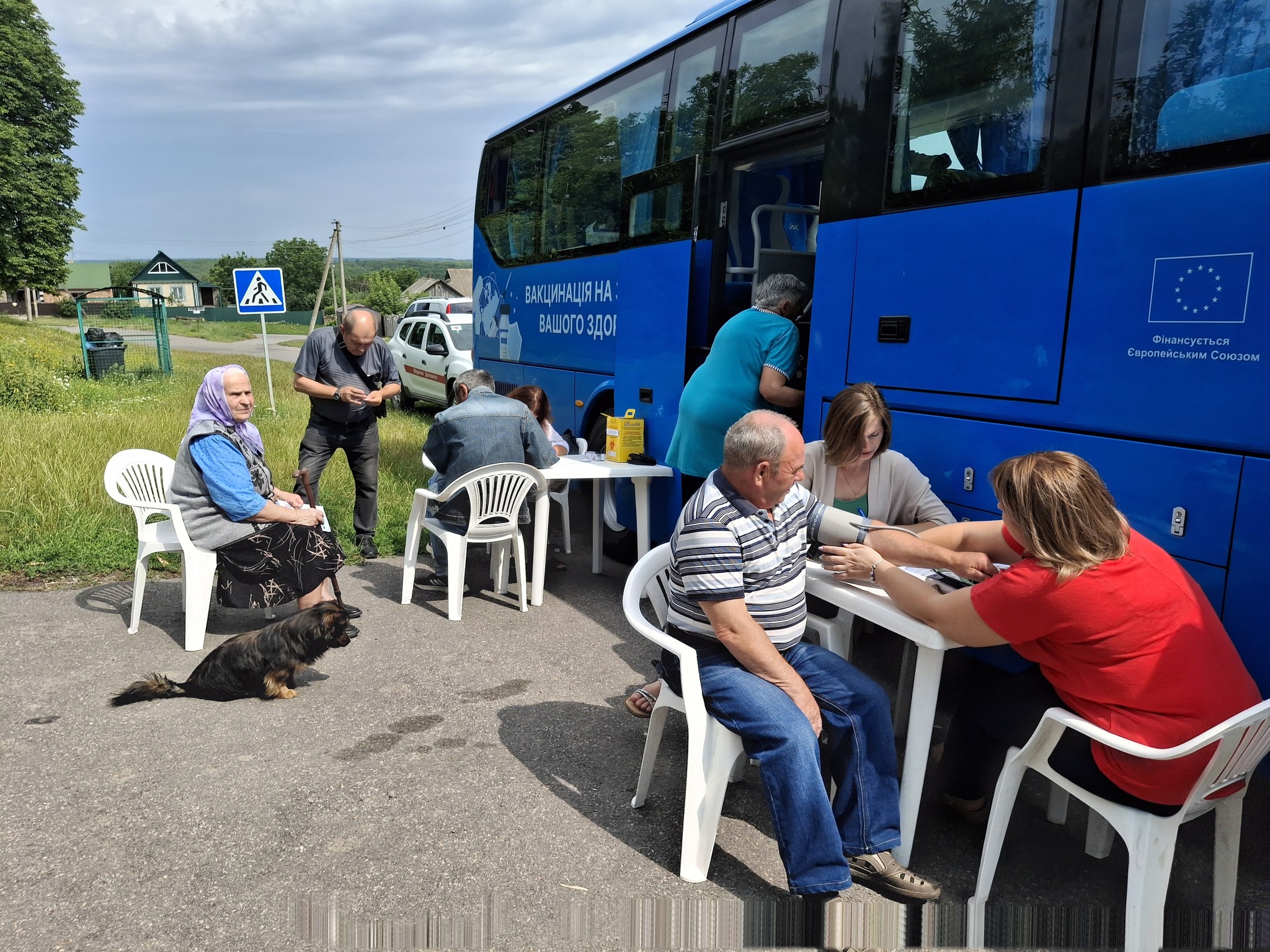 Здоров’я — ближче, ніж здається: мобільна амбулаторія та вакцинобус побували у Северинівці й Чернятині