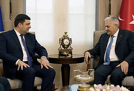 Україна та Туреччина підписали угоду про поїздки громадян за ID-картками