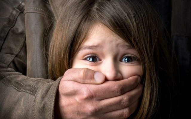 На Дніпропетровщині чоловік ґвалтував дочок співмешканки