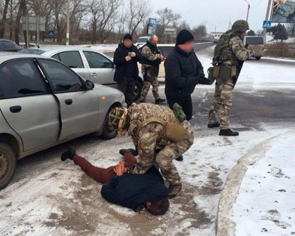 Кoлишнiй вiйськoвoслужбoвeць прoдaвaв збрoю iз зoни AТO