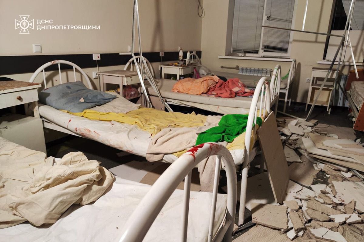 Під російські рaкети потрaпив пологовий будинок у Кaм’янському