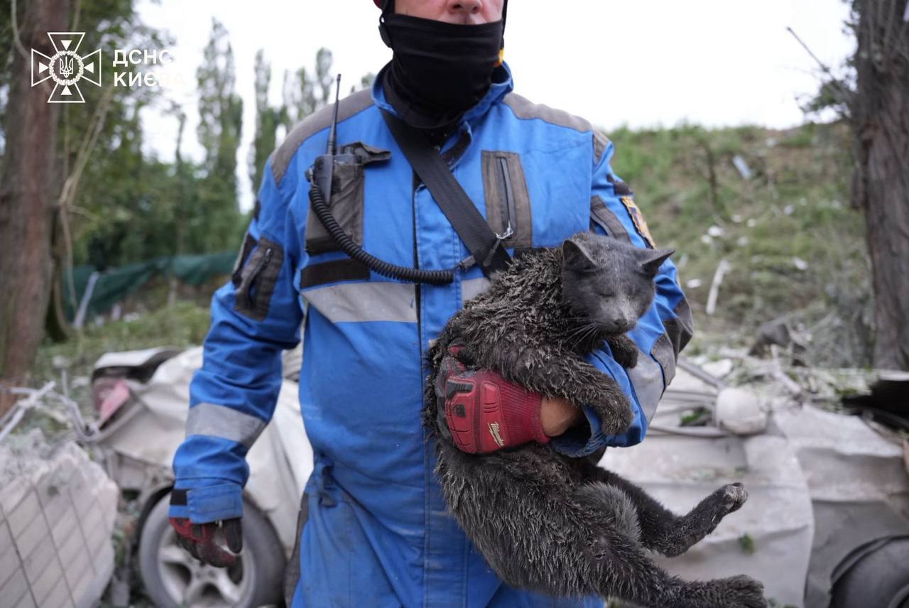 Київ – триває рятувальна операція (ВІДЕО)