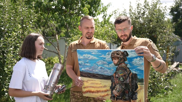 13-річна художниця з Вінниччини допомагає військовим своїми картинами