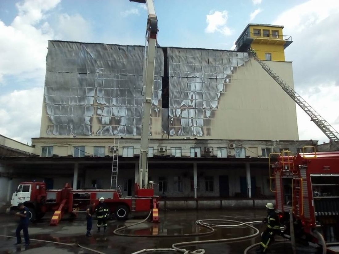 Велика пожежа: У Києві горів комбінат «Прогрес»