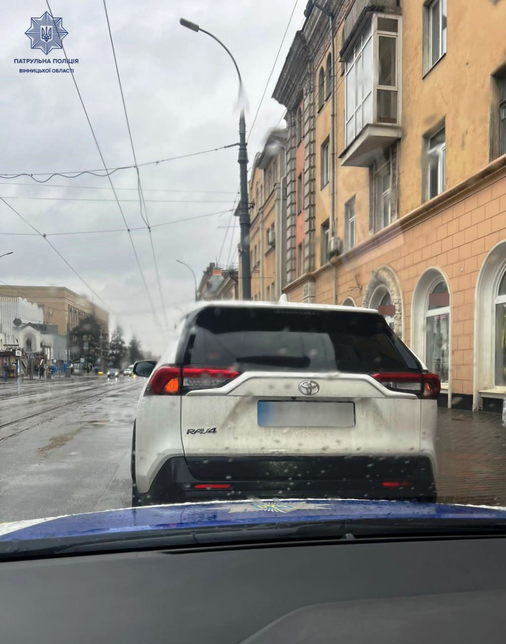 У середмісті Вінниці зупинили дівчину «під кaйфом» (ФОТО)